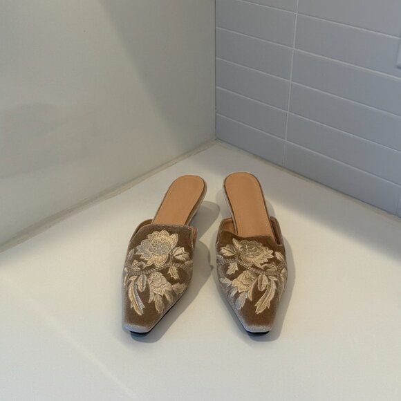 NWOT embroidered kitten heel mules - Picture 2 of 3